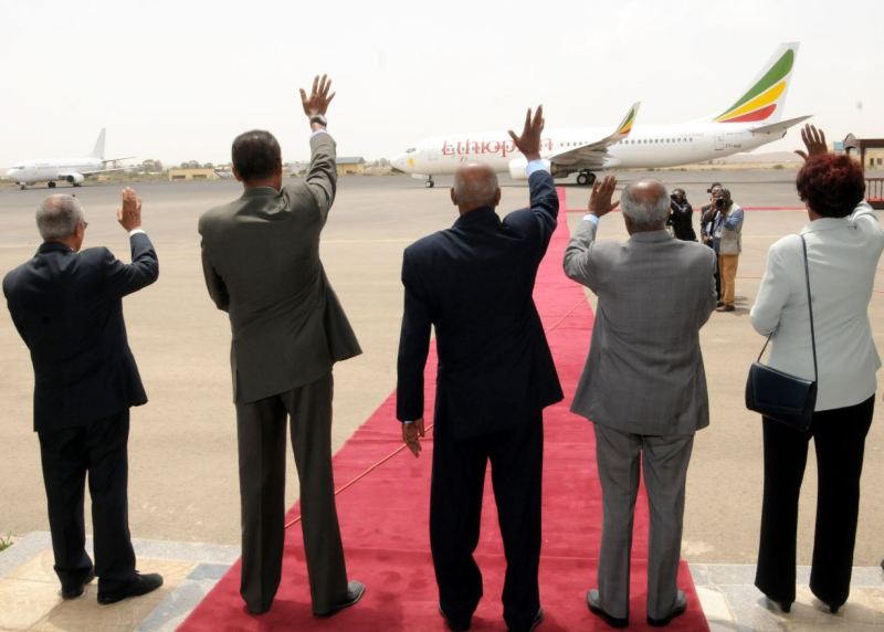 خلال توديع رئيس الوزراء الإثيوبي في مطار إريتري