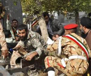 هجوم المنصة يشعل التوتر بين الأحواز وطهران.. لماذا أمر خامنئي بشن حملة قمع في الإقليم؟ هجوم المنصة يشعل التوتر بين الأحواز وطهران.. لماذا أمر خامنئي بشن حملة قمع في الإقليم؟