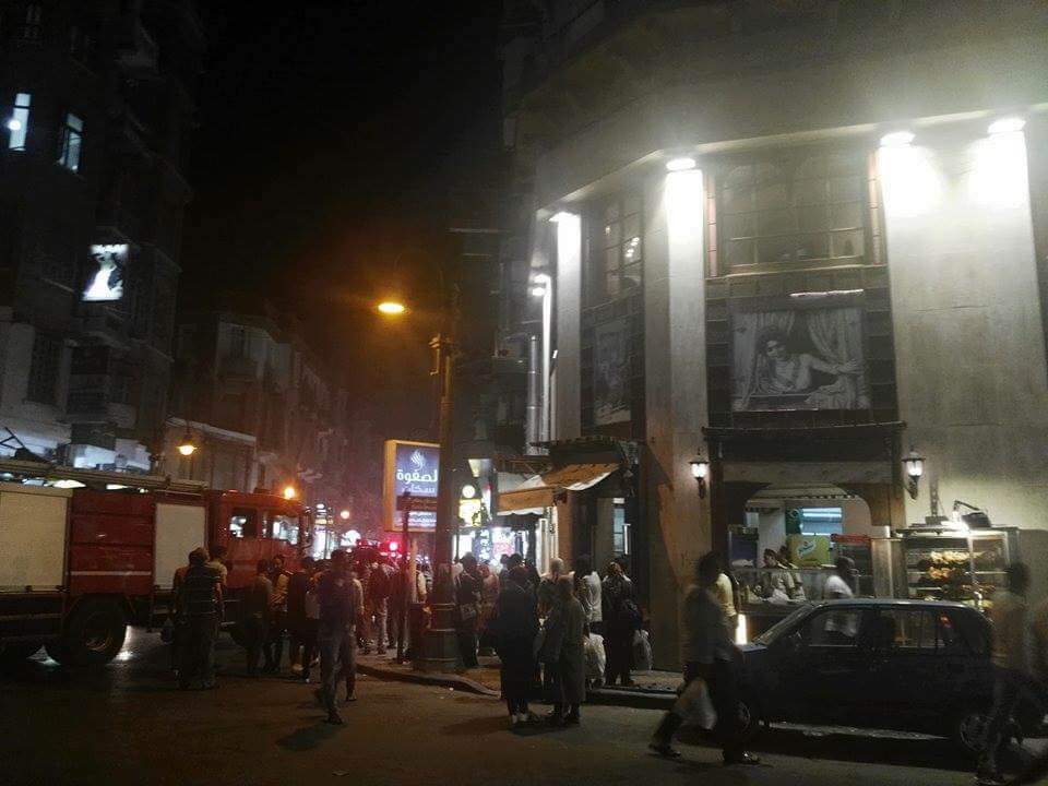 حريق نشب بأحد المطاعم وسط الإسكندرية (1)