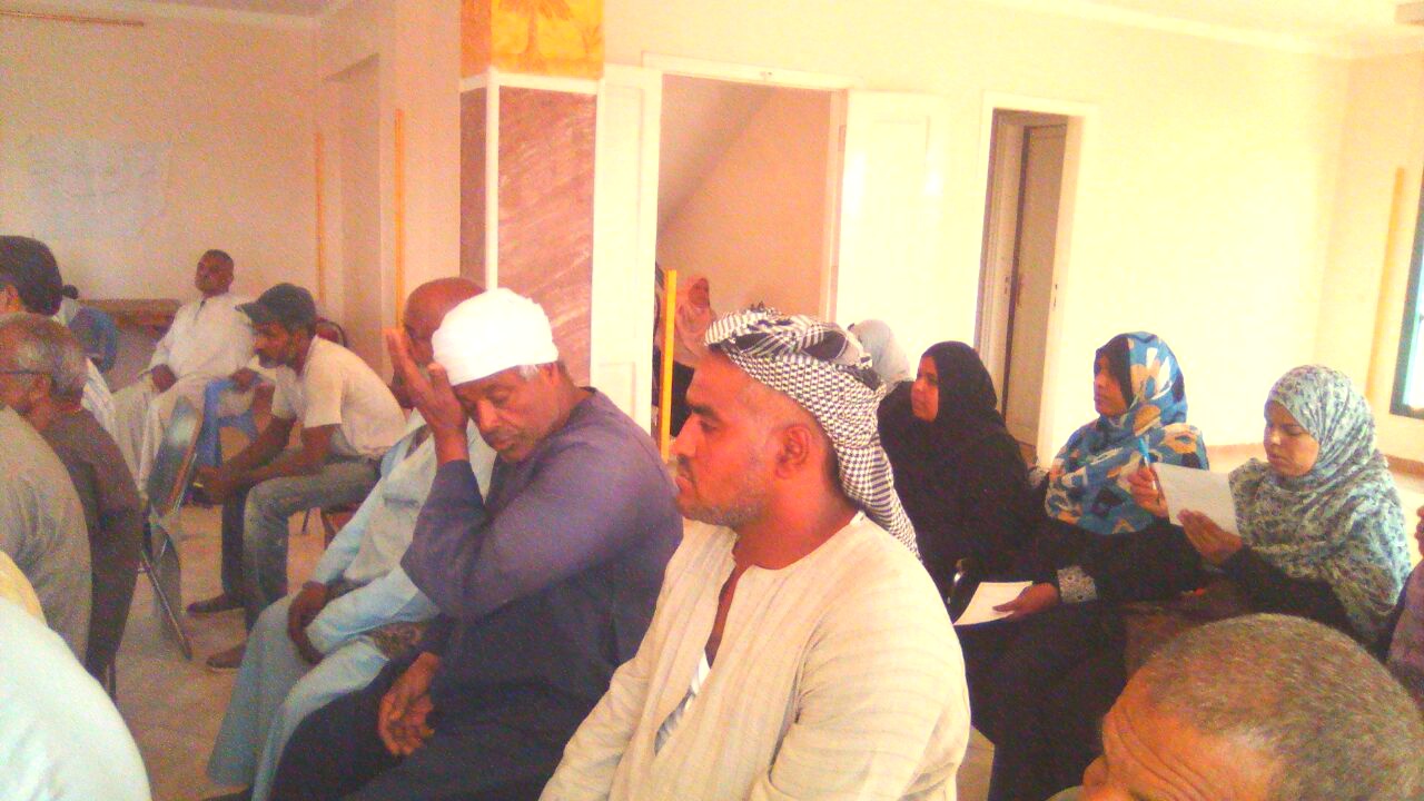 شركة المياة بالأقصر تستكمل قافلة بقرية الدير لحل مشكلة ضعف المياة  (3)