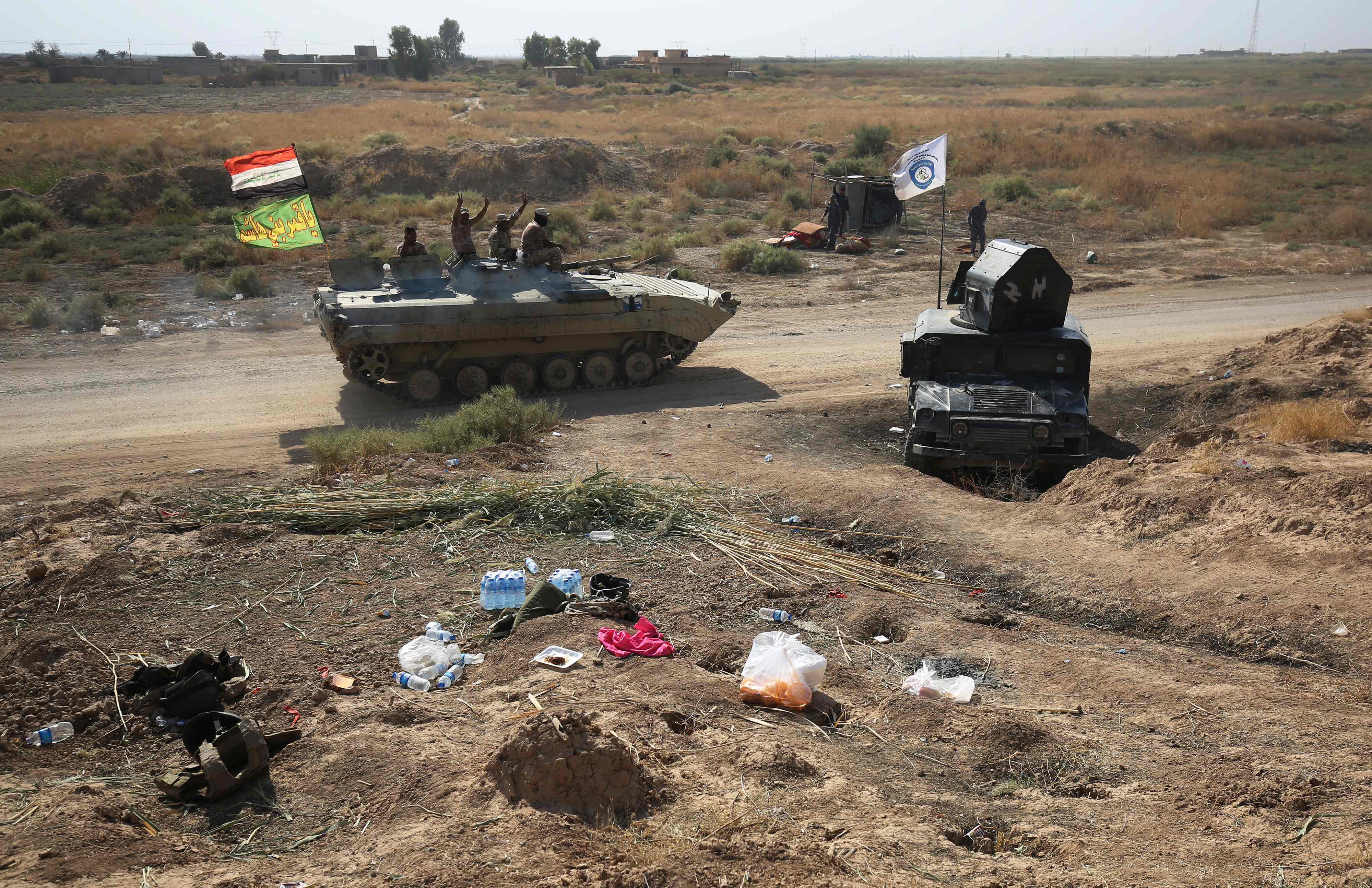 الأكراد يتركون أسلحتهم  ويفرون مع تقدم القوات العراقية