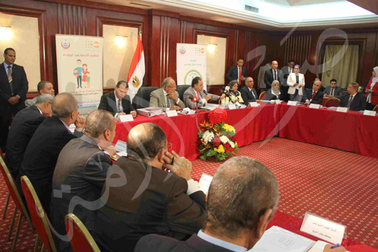 اجتماع وزارة التنمية الحلية والصحة حول السكان والتنمية المحلية تصوير اشرف فوزى‎ (15)