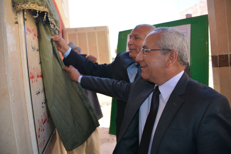 محافظ الوادي الجديد يكرم رئيس البعثة الأثرية الايطالية ويفتتح مسجد بالداخلة (3)