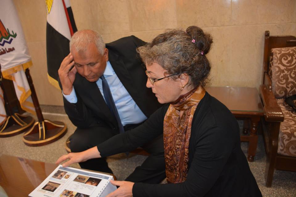 محافظ الوادي الجديد يكرم رئيس البعثة الأثرية الايطالية ويفتتح مسجد بالداخلة (1)