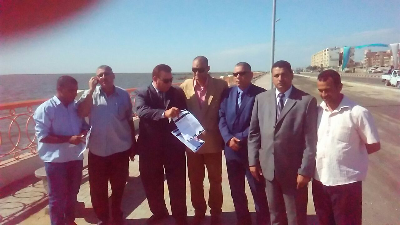 2- أعضاء الحملة على ضفاف بحيرة البرلس
