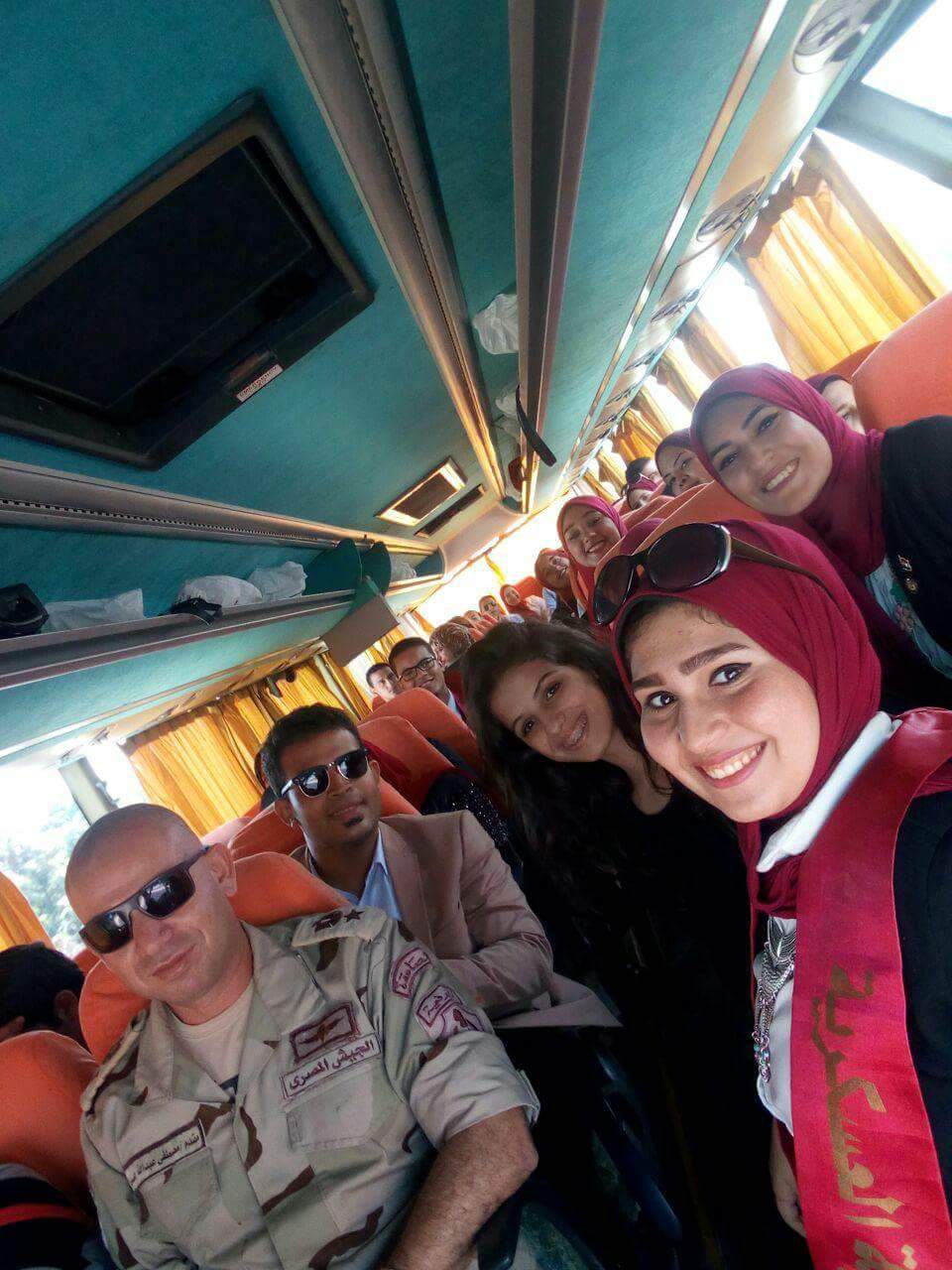 وفد طلابي من جامعة عين شمس في زيارة لمشروعات شرق التفريعة ببورسعيد (1)