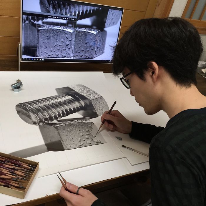 فنان ياباني يبدع في رسم لوحات 3d بالقلم الرصاص  صوت الأمة