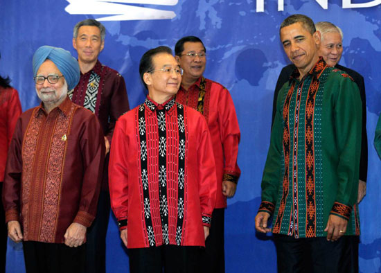 الرئيس الأمريكي الأسبق باراك اوباما خلال عشاء قمة شرق آسيا في اندونيسيا