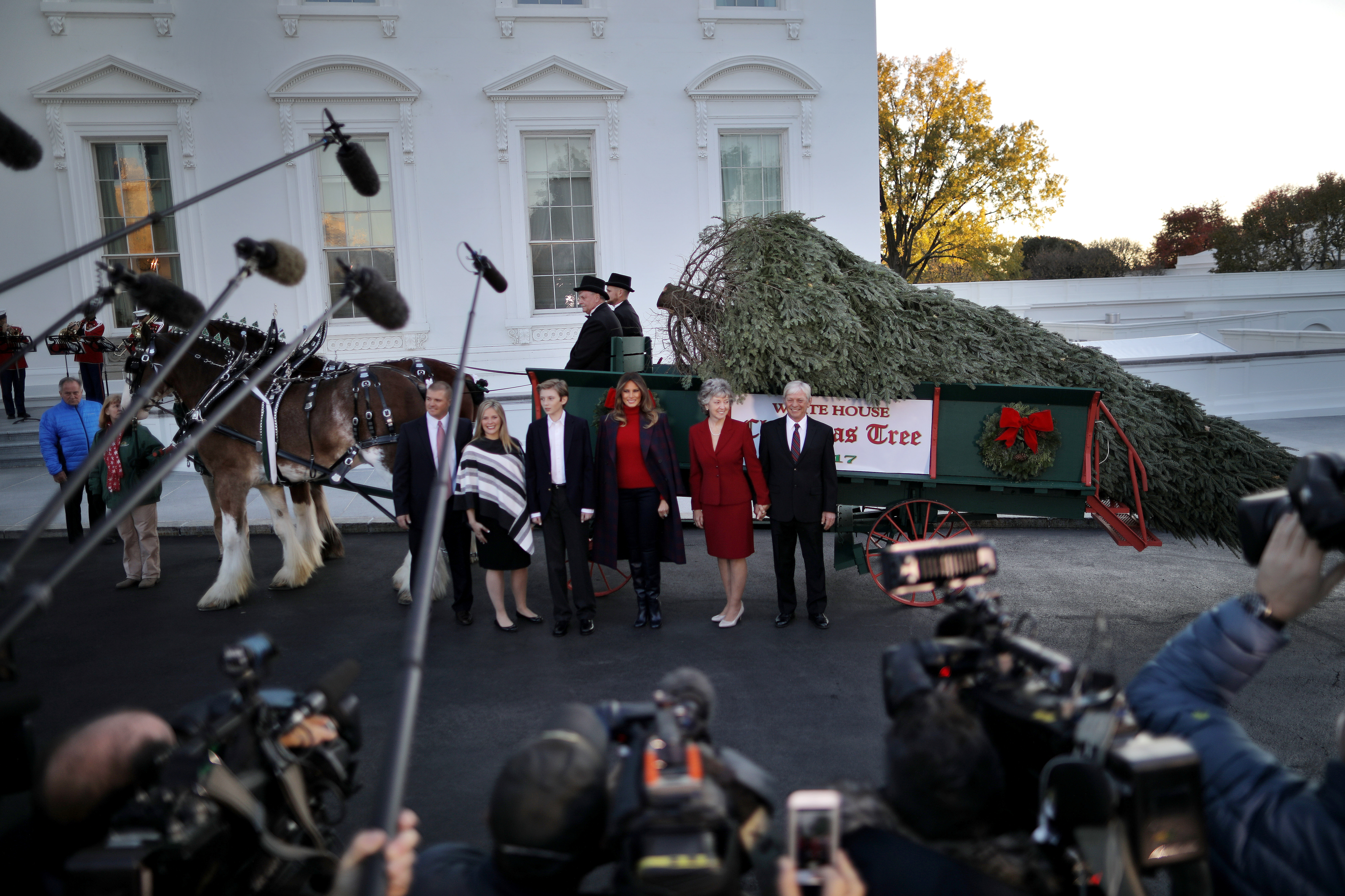 وصول شجرة الكريسماس إلى البيت الأبيض