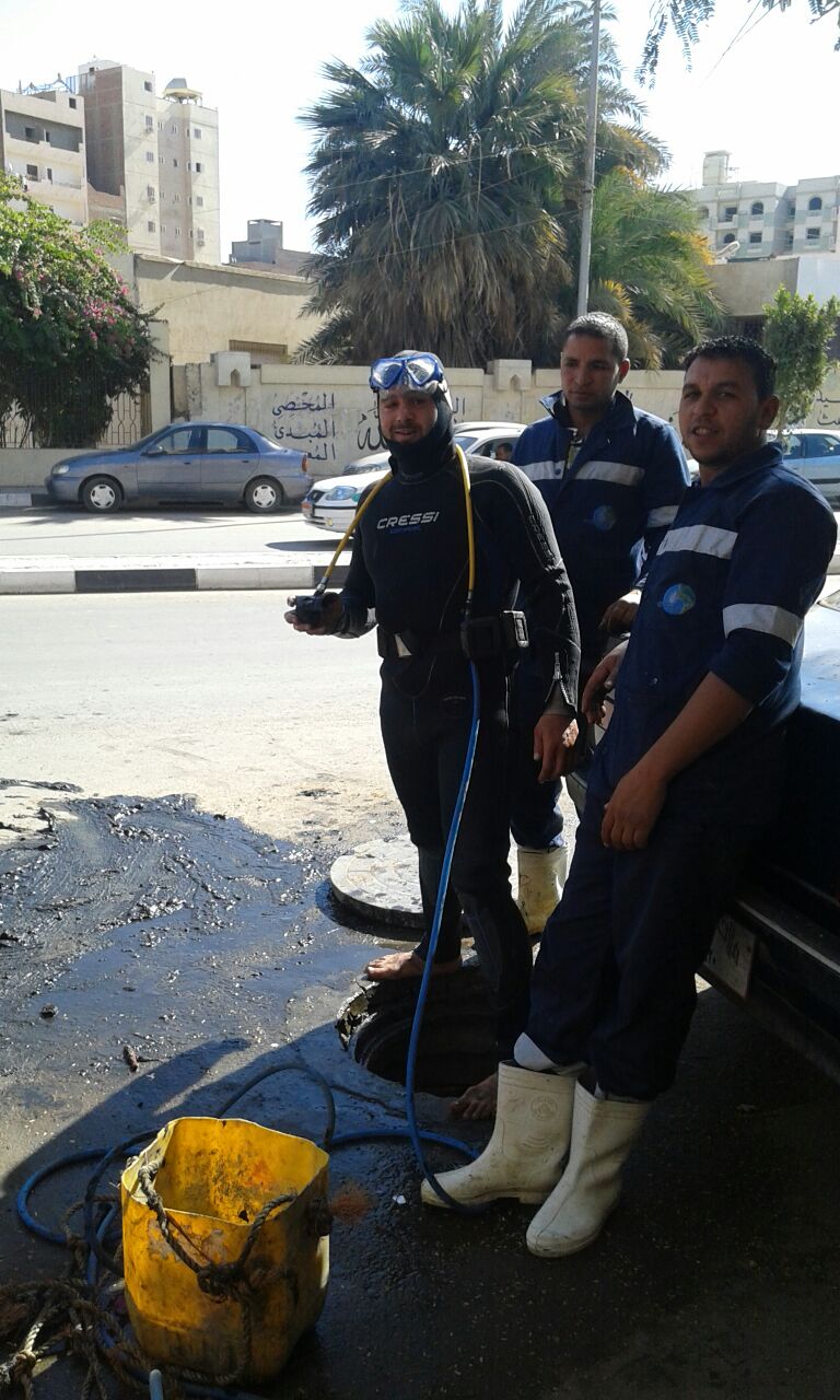 رفع كفاءة وتطهير شبكة الصرف الصحي بدار الرماد بالفيوم (2)