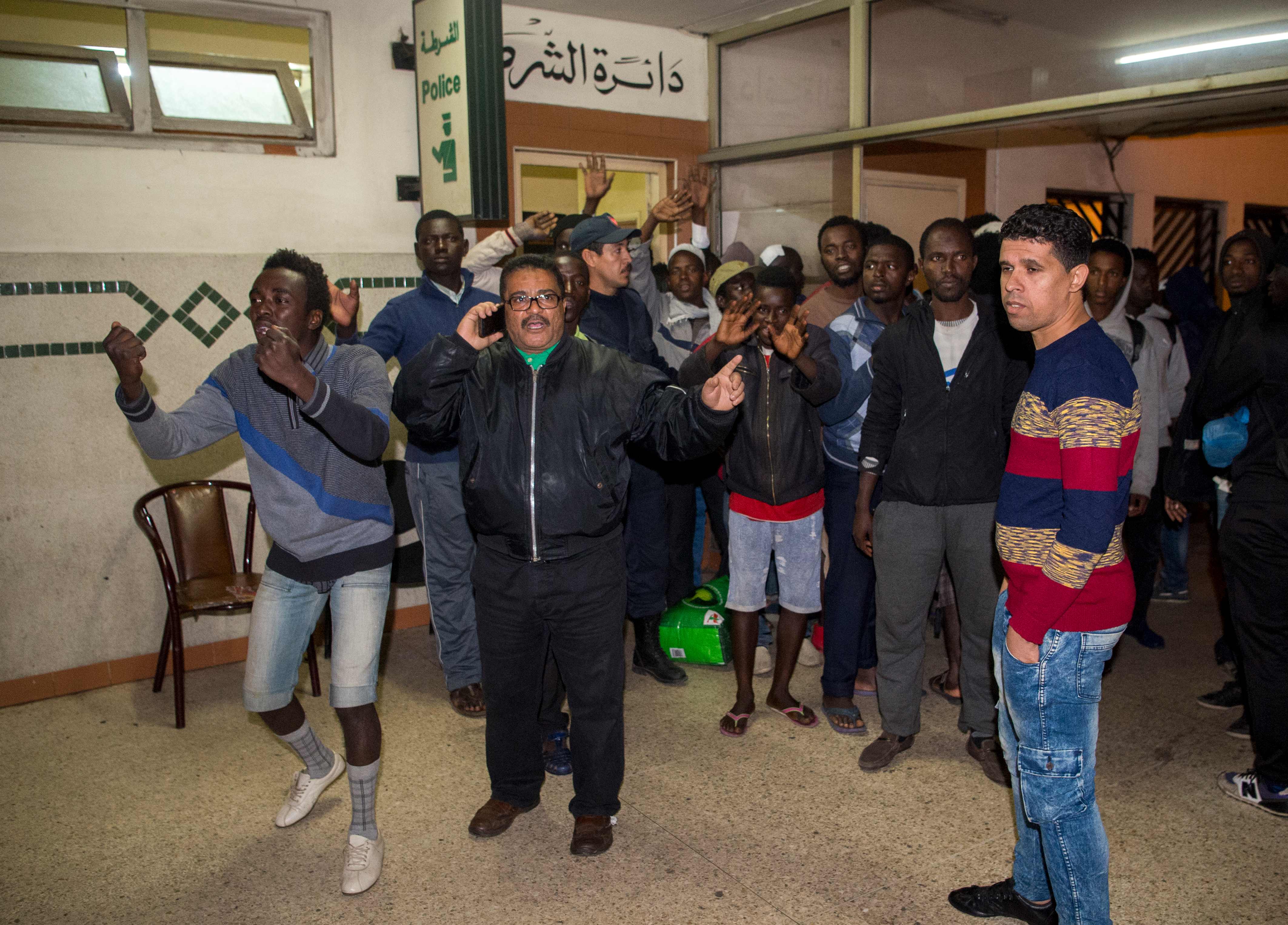 عدد من المهاجرين فى الدار البيضاء