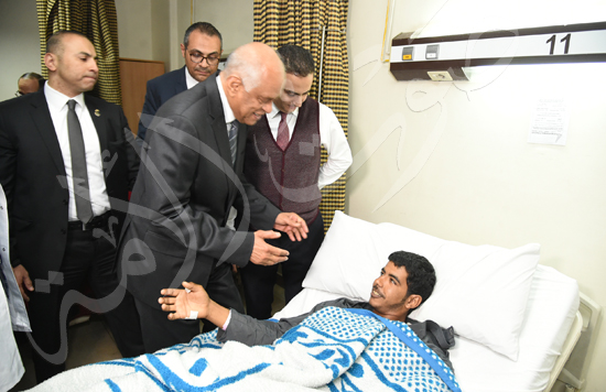 رئيس مجلس النواب يزور مصابين  حادث مسجد الروضة (7)