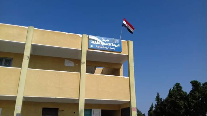 وكيل تعليم شمال سيناء تواصل زيارتها لمدارس الروضة ببئر العبد (4)