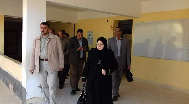 وكيل تعليم شمال سيناء تواصل زيارتها لمدارس الروضة ببئر العبد (6)