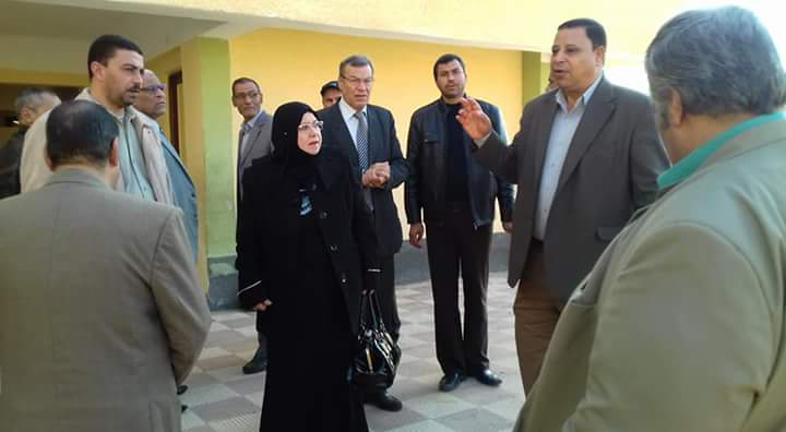 وكيل تعليم شمال سيناء تواصل زيارتها لمدارس الروضة ببئر العبد (5)