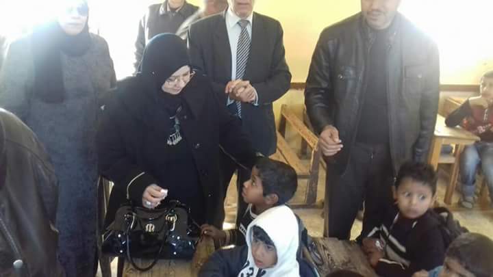 وكيل تعليم شمال سيناء تواصل زيارتها لمدارس الروضة ببئر العبد (1)