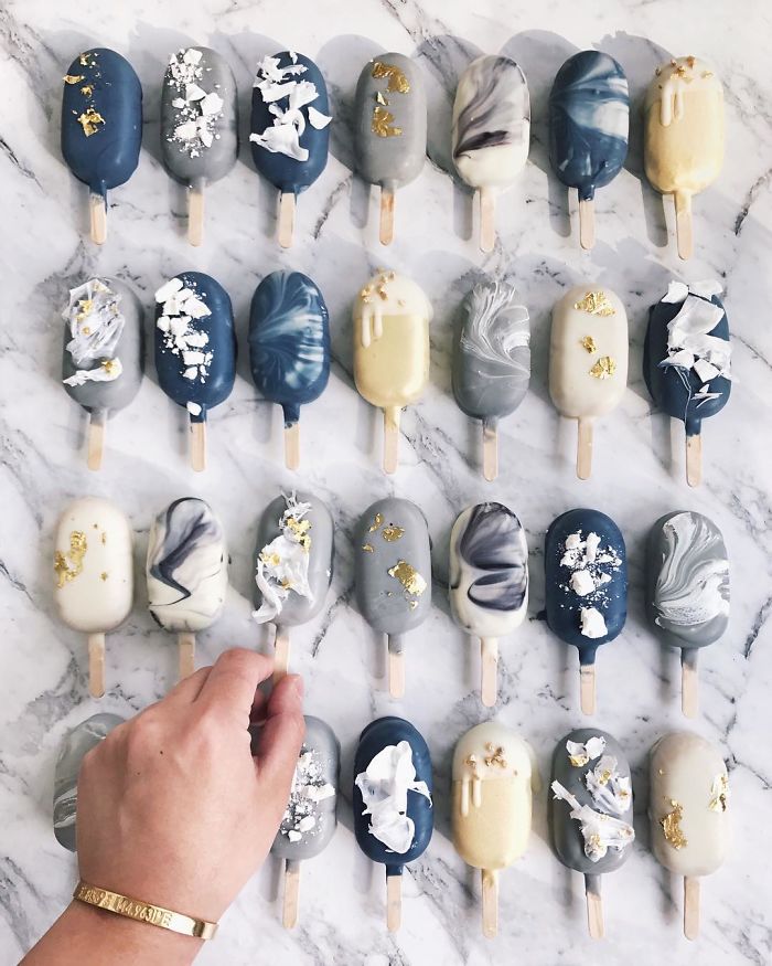 Avid-home-baker-who-turns-leftover-cake-scraps-into-meticulously-crafted-cake-popsicles-59eef22f4c7e9__700