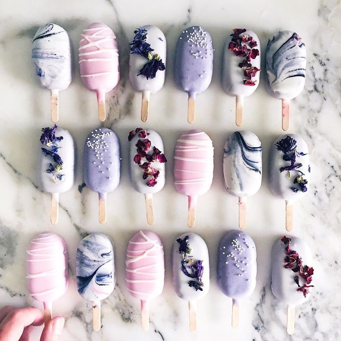 Avid-home-baker-who-turns-leftover-cake-scraps-into-meticulously-crafted-cake-popsicles-59eef1efc8404__700