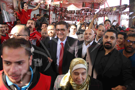 محمود طاهر يصل اللجنة الانتخابية (2)