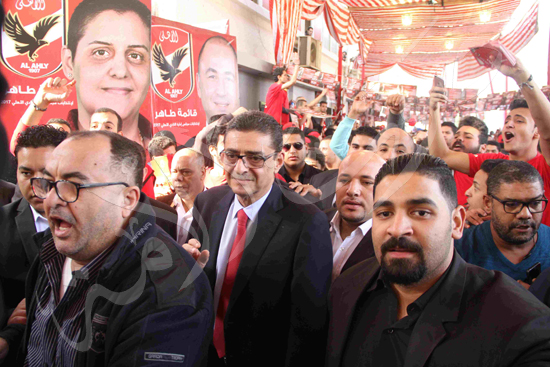 محمود طاهر يصل اللجنة الانتخابية (8)