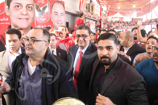 محمود طاهر يصل اللجنة الانتخابية (7)