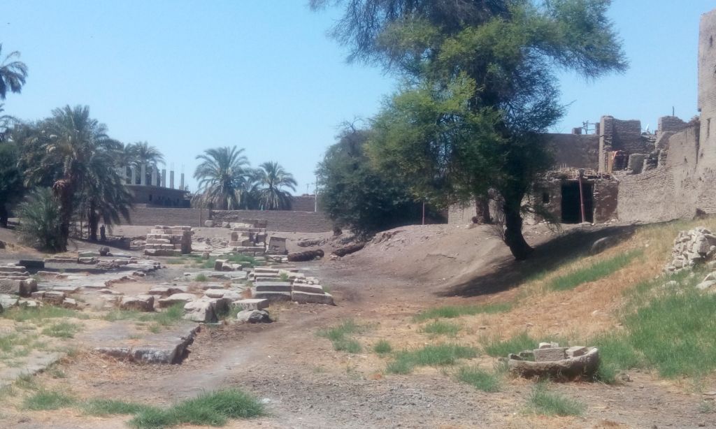 معبد مونتو إلة الحرب بمدينة الطود جنوب الأقصر تحفة فرعونية تاريخية  (3)