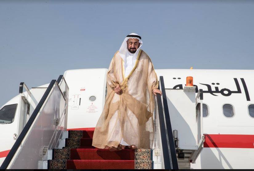 حاكم الشارقة عقب وصوله لمطار شرم الشيخ