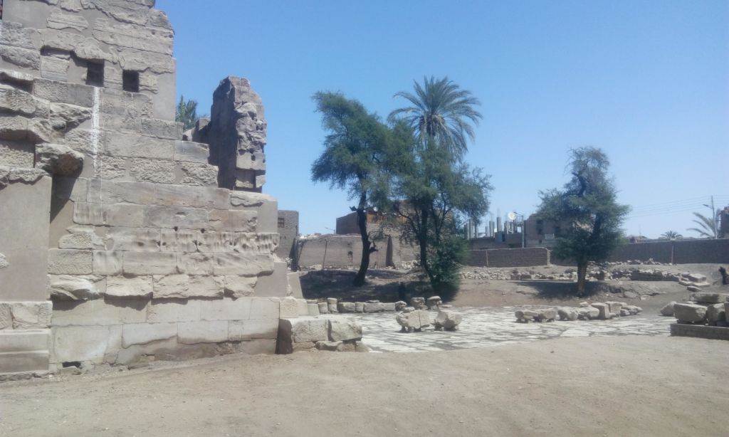 معبد مونتو إلة الحرب بمدينة الطود جنوب الأقصر تحفة فرعونية تاريخية  (7)