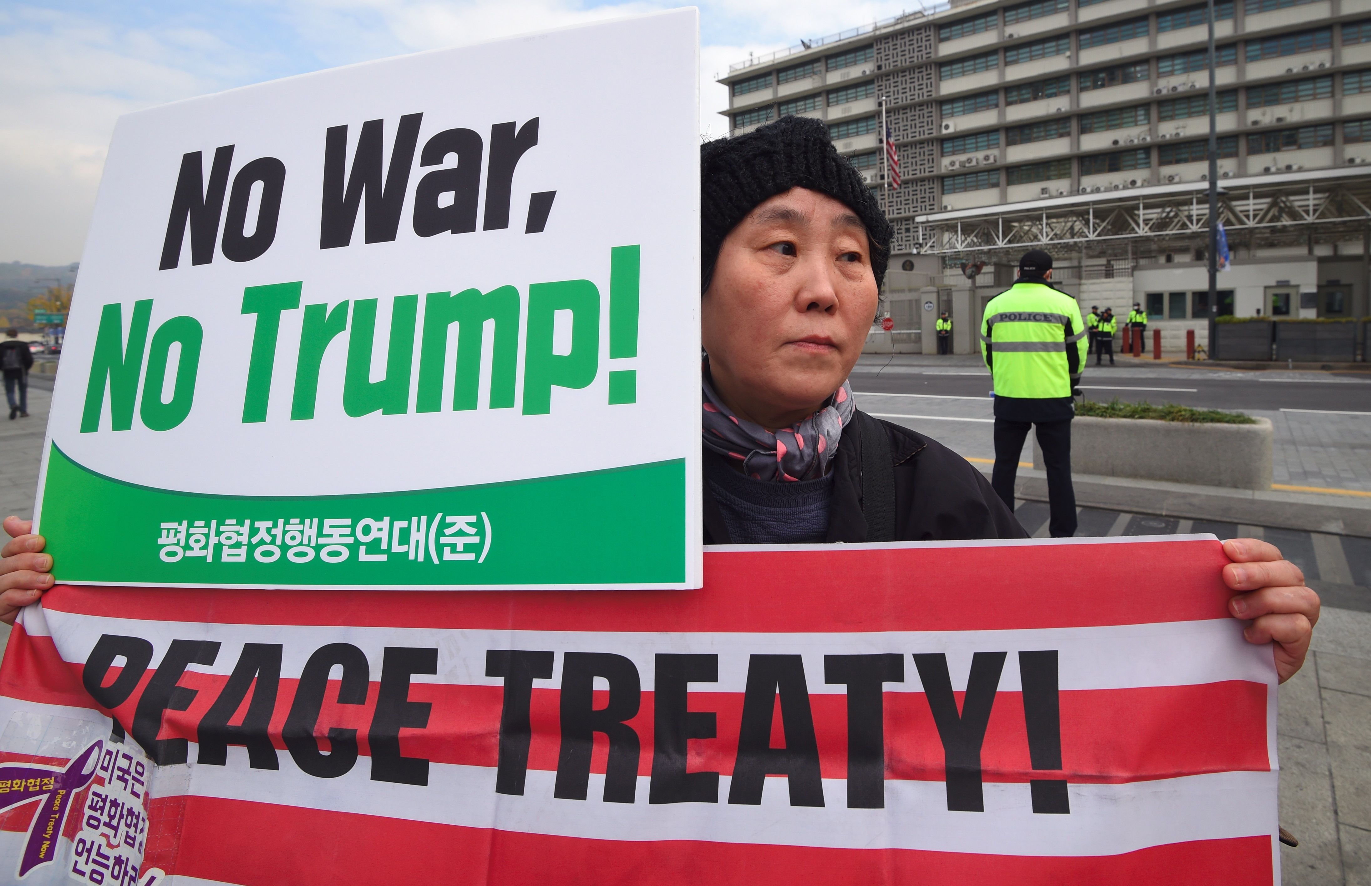 تظاهرات تحت عنوان لا للحرب  تزامنا مع زيارة ترامب لكوريا الجنوبية
