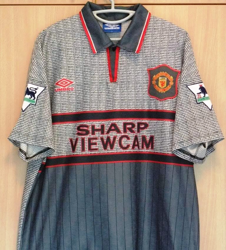 القميص الإحتياطى لنادى مانشستر يونايتد لموسم 1995