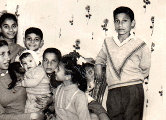 محمود الخطيب مع عائلته