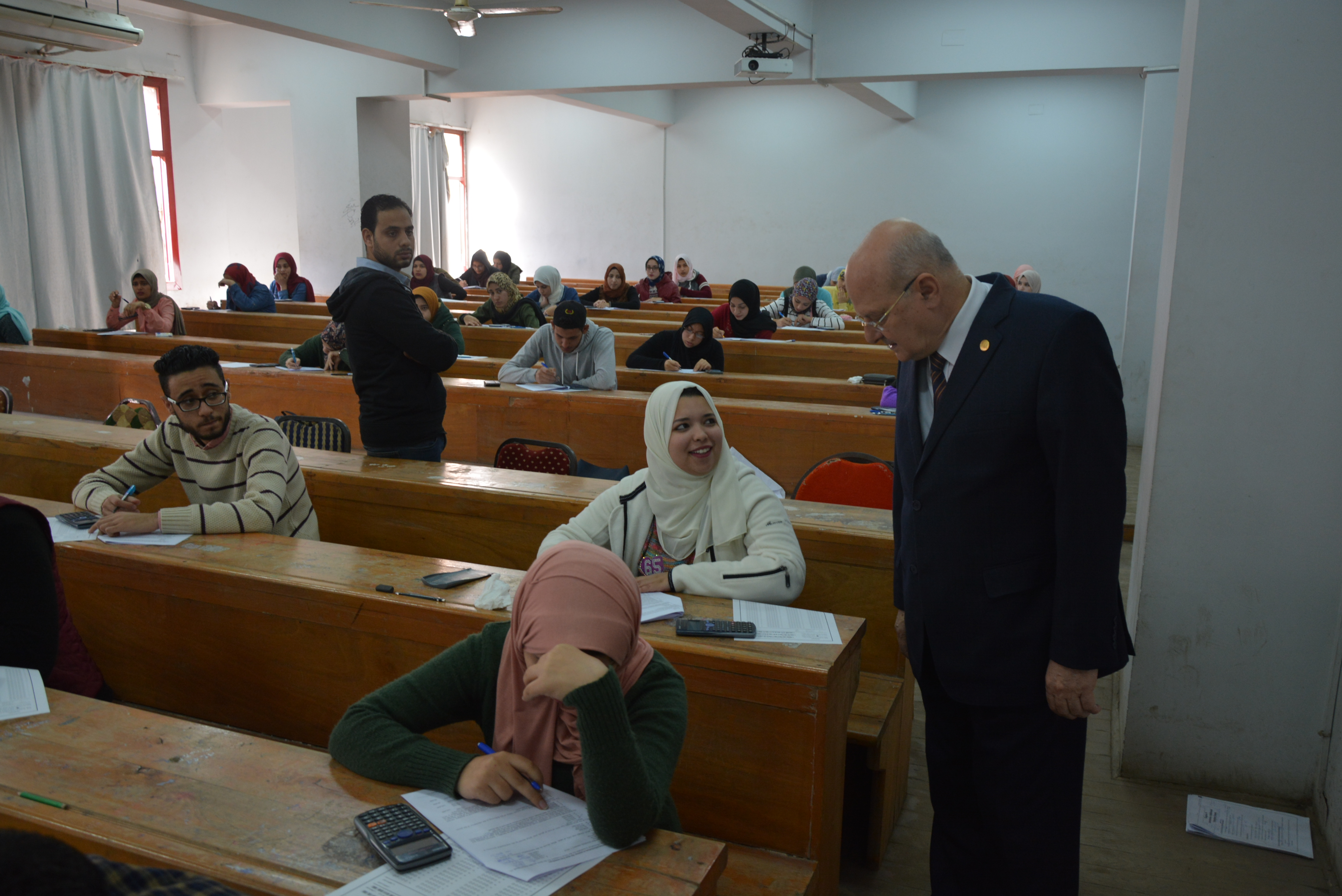 الدكتور خالد عبدالباري رئيس جامعة الزقازيق (2)