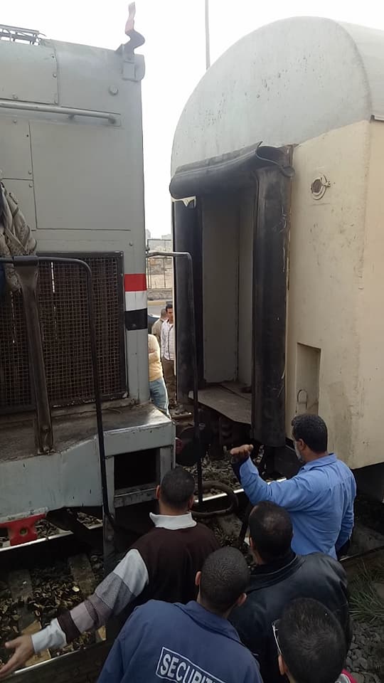 إنفصال جرار عن أحد عربات قطار أبو قير بالإسكندرية (2)