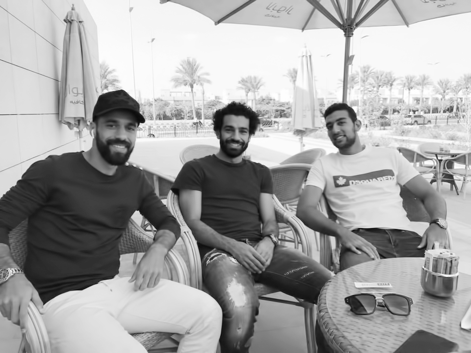 صلاح مع عبد الله السعيد وأحمد حسن اوكا