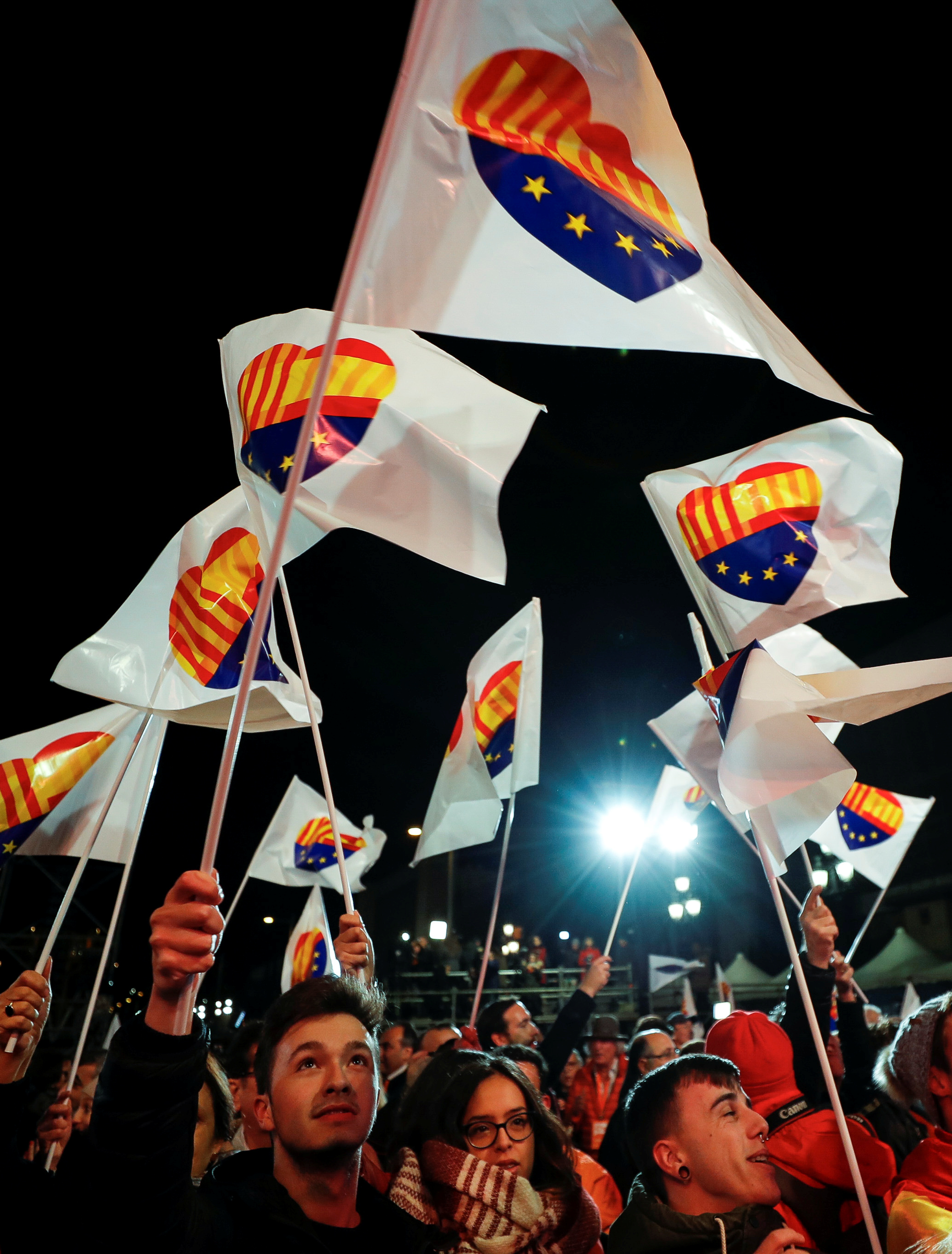 احتفالات فى كتالونيا بعد فوز الانفصاليين بالأغلبية فى برلمان الإقليم