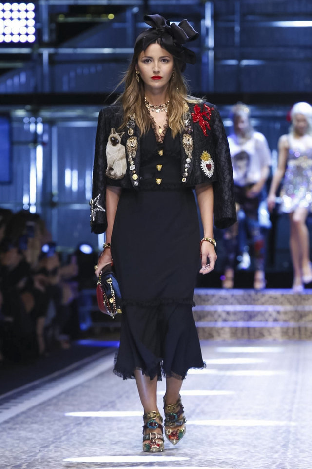 large_Dolce-Gabbana-RTW-FW17-Milan-fustany-12