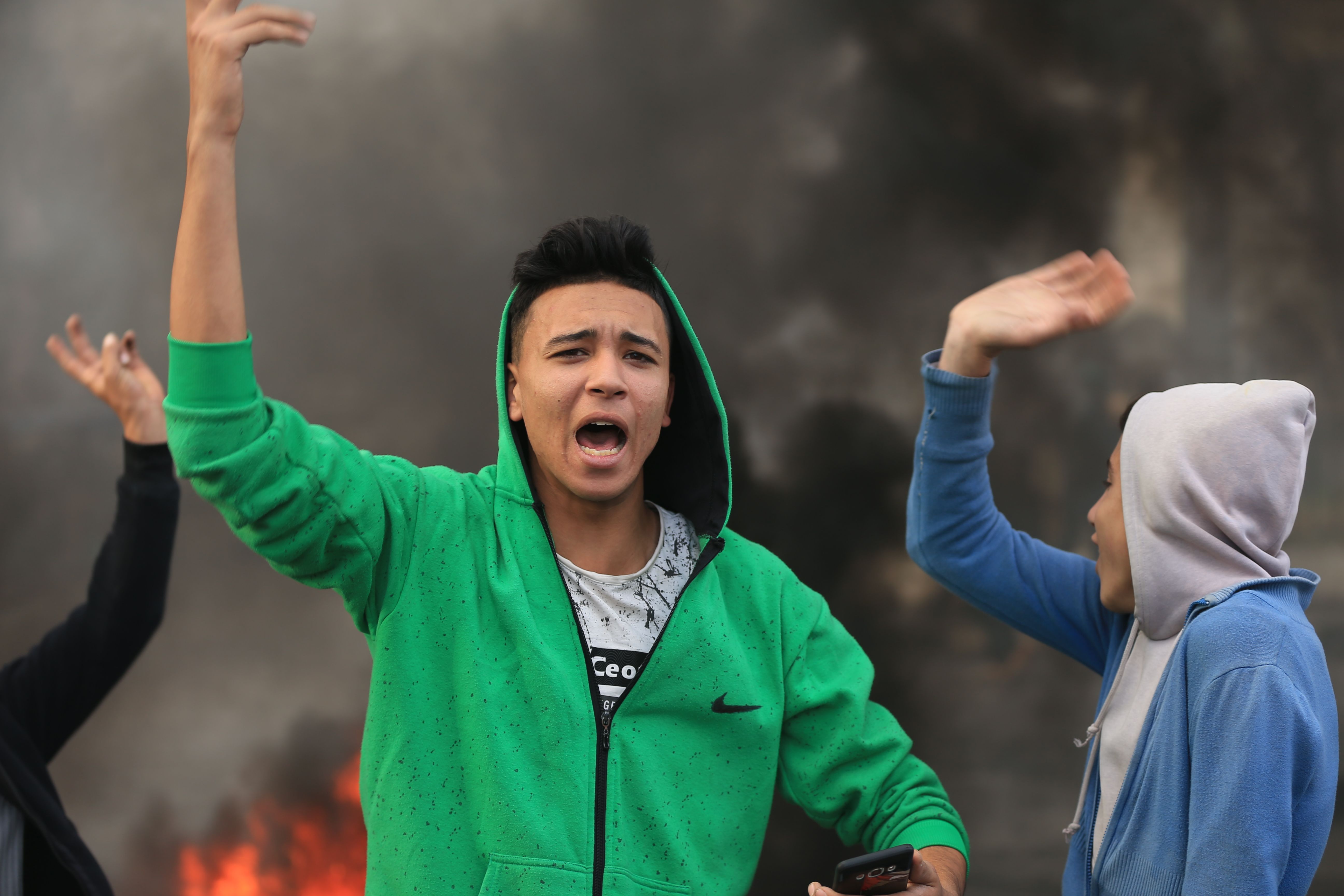 شباب غزة يشاركون فى الاحتجاجات