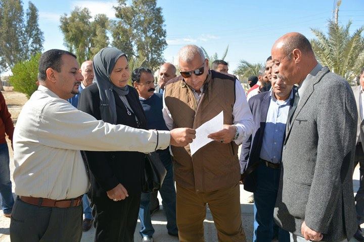 محافظ الوادى الجديديعقد لقاء جماهيرى مع شباب الفرافرة (6)