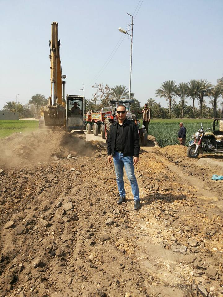 رصف طريق قرية العمارة بتكلفة  700 الف جنيه