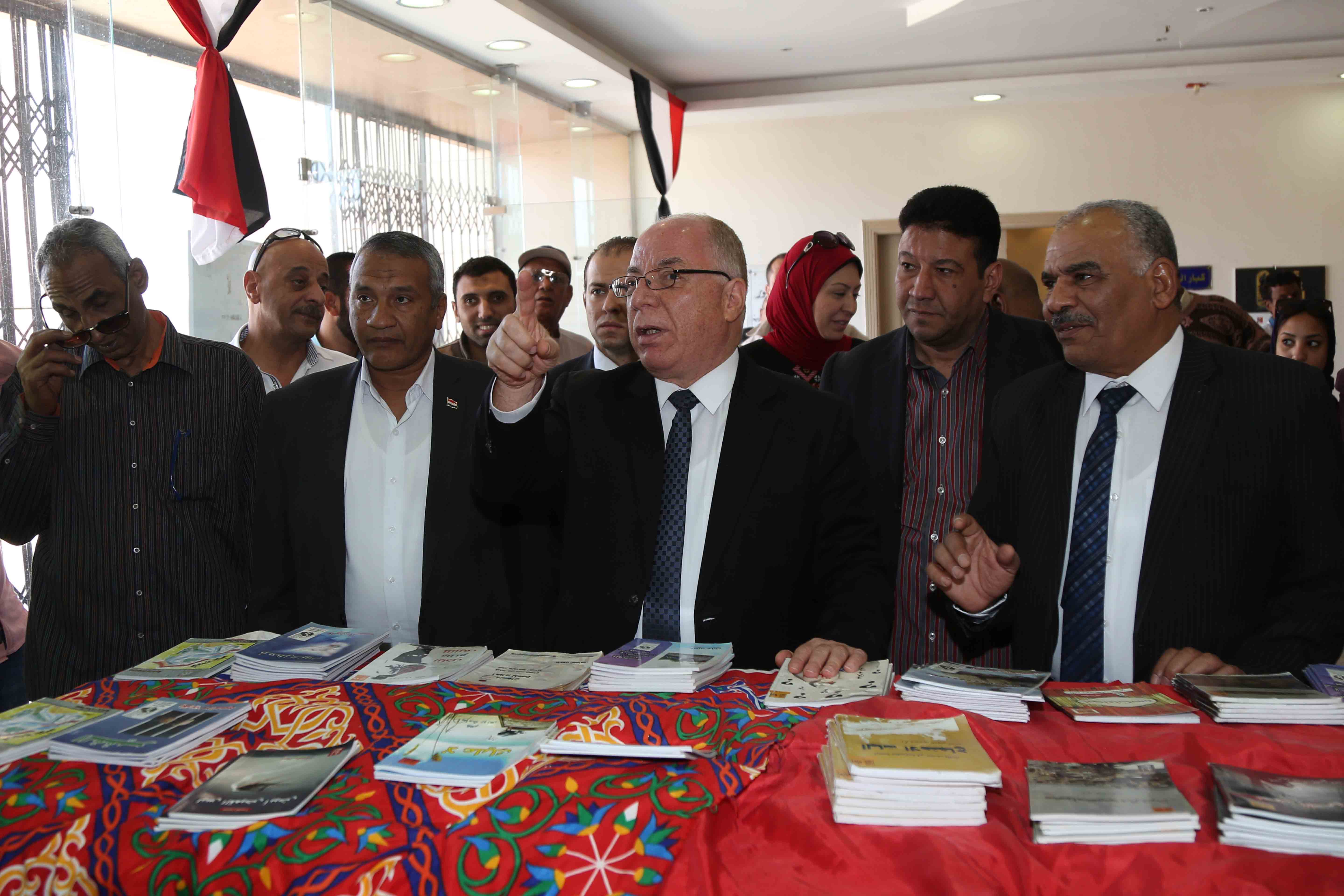 وزير الثقافة يدعم صعيد بلا سرطان ويقرر إقامة معرض دائم للكتاب بقصر بهاء طاهر (22)