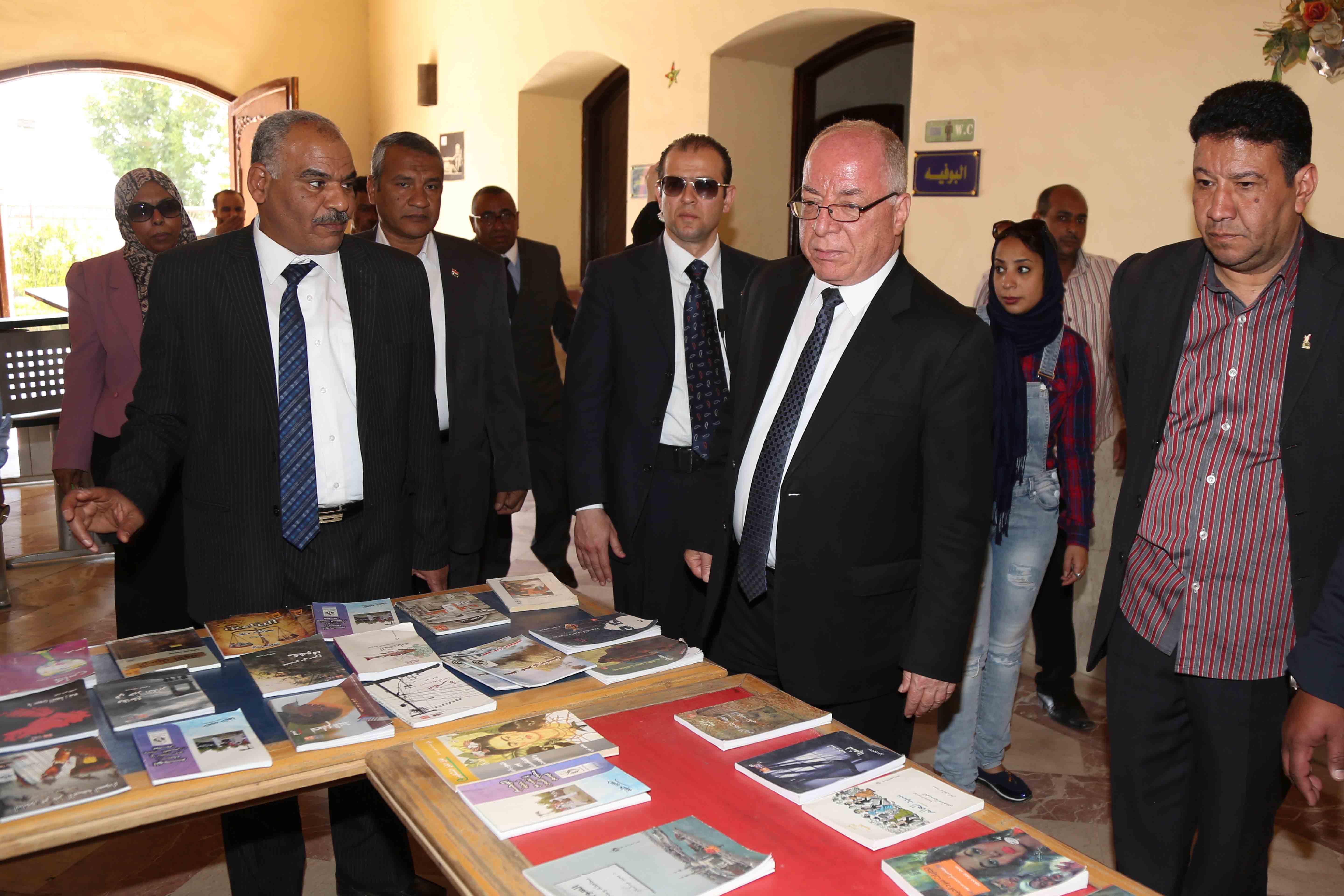 وزير الثقافة يدعم صعيد بلا سرطان ويقرر إقامة معرض دائم للكتاب بقصر بهاء طاهر (1)