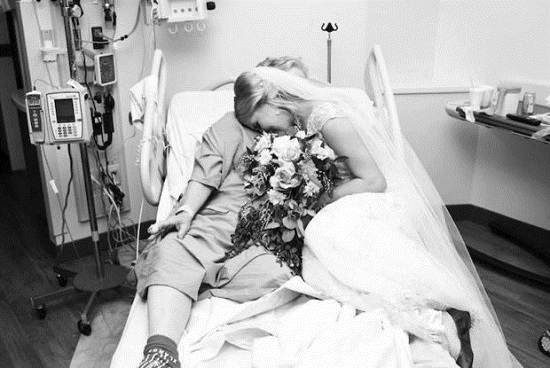 لحظة وصول العروس الى المستشفى 