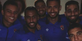 لاعبى الاهلى تهنى  حسام عاشور