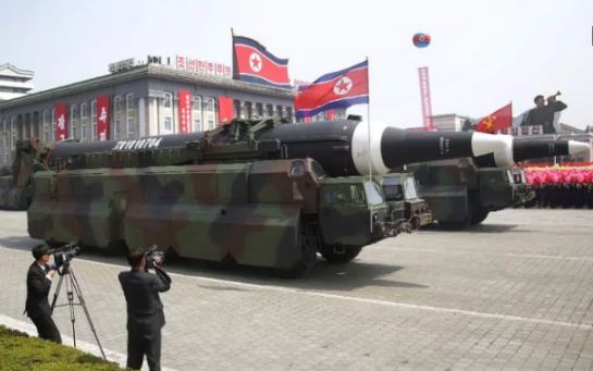 عرض عسكري لصواريخ بالستية لكوريا الشمالية الأسبوع الماضي