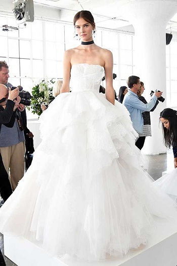 تصميم رائع ظهر في أسبوع نيويورك لفساتين الزفاف