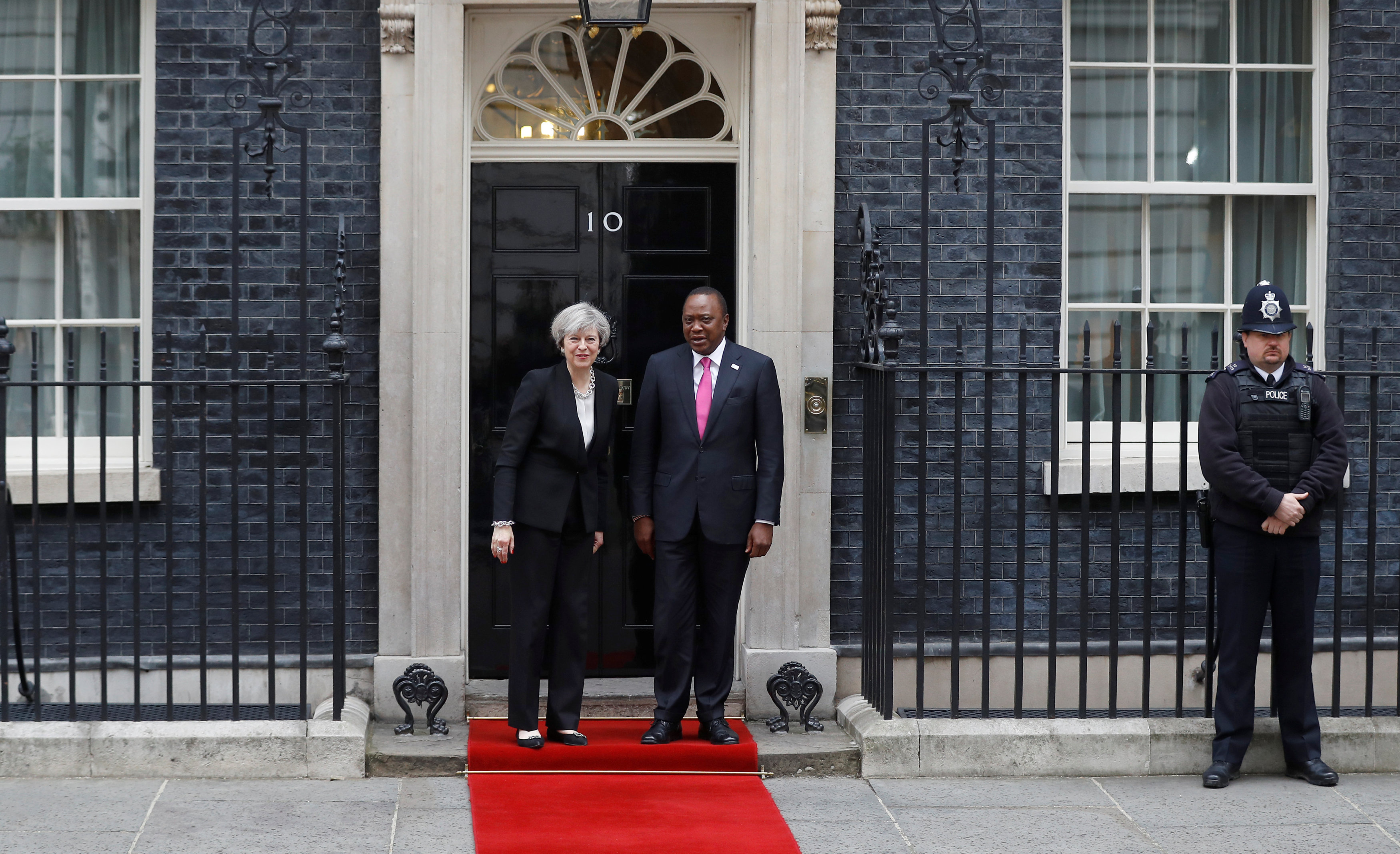 كينياتا ورئيسة الوزراء البريطانية