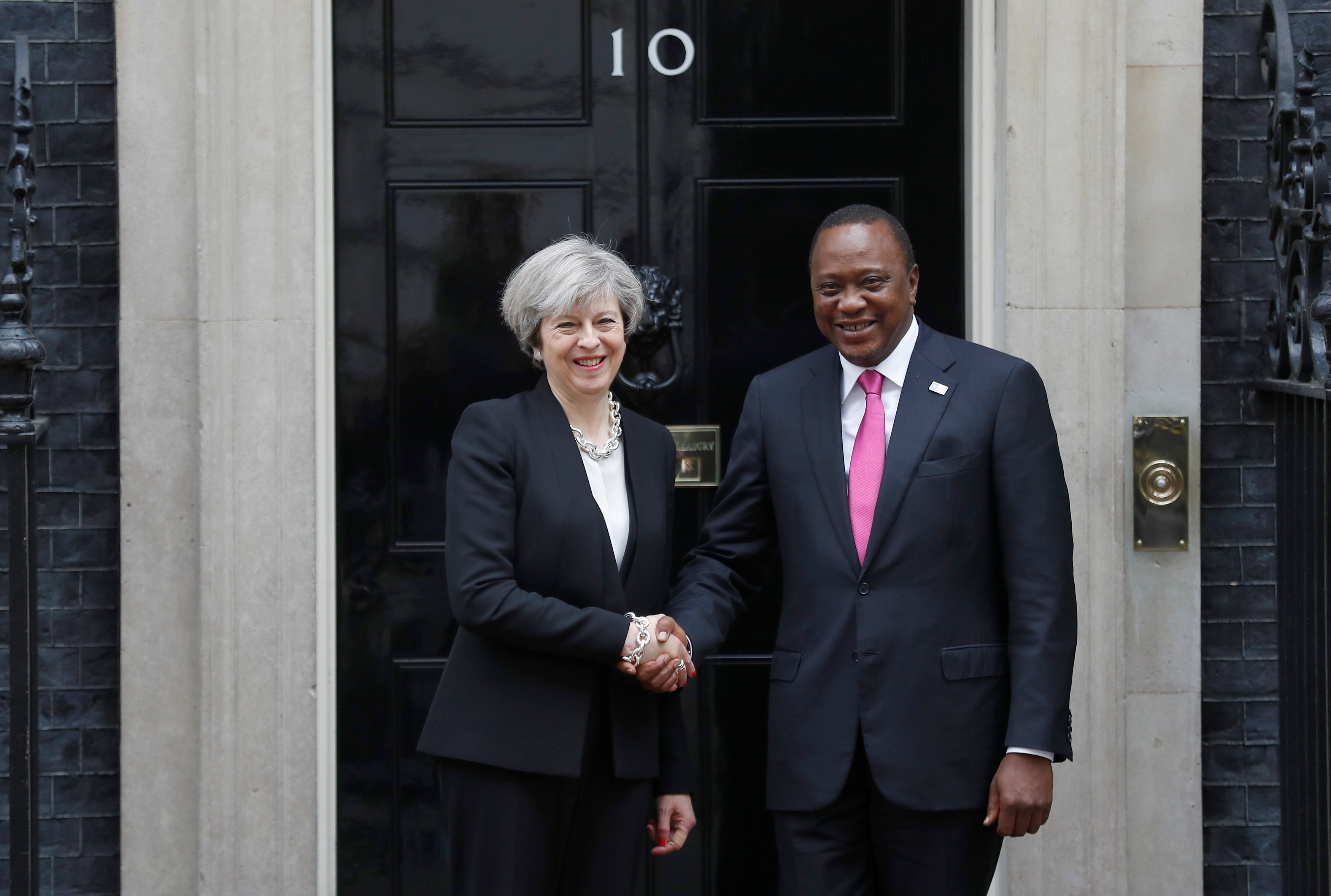 تيريزا ماى والرئيس الكينى كينياتا