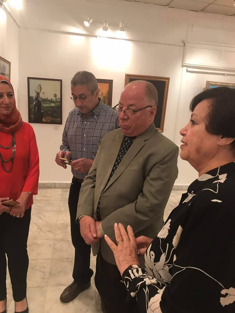وزير الثقافة يتفقد معرض ابتسام زكي بالمركز المصري  (4)