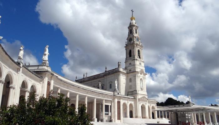 90-230719-a-church-portugal-virgin-mary-fatema_700x400