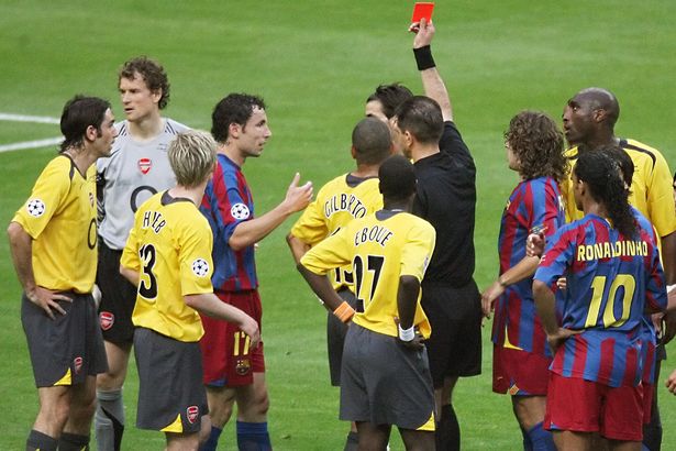 Arsenals-Jens-Lehmann-receives-a-red-card-during-the-Champions-League-final-against-Barcelona